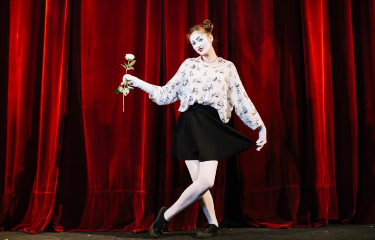 Сцена из классической постановки с участием студентов