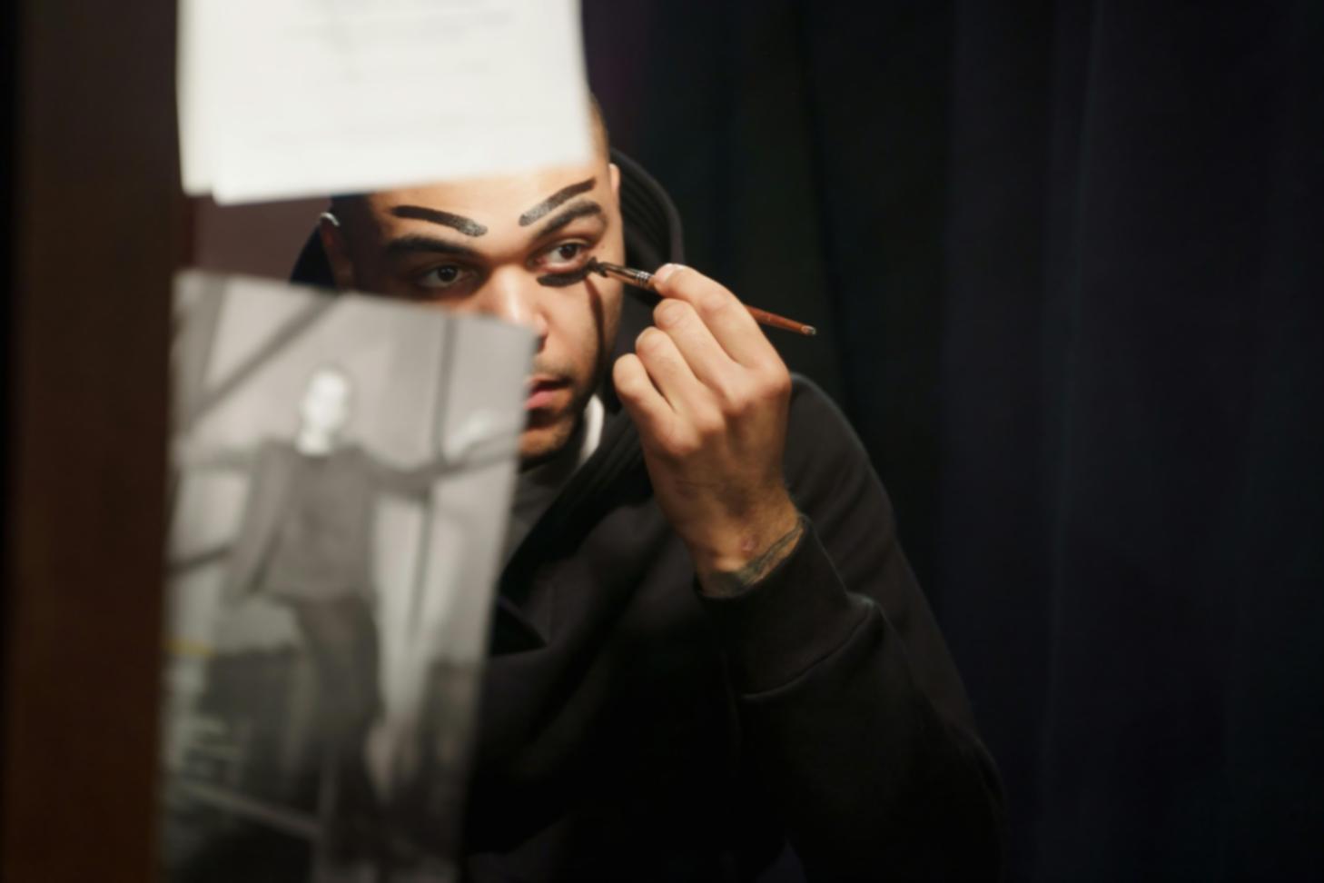 Студенты на занятии по классической драме в Crokento Belomas